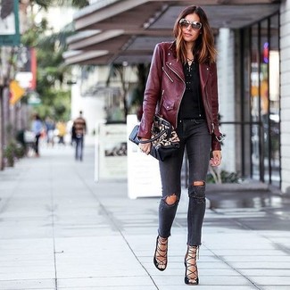 Как носить футболку на пуговицах с гладиаторами