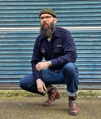 С чем носить футболку на пуговицах мужчине