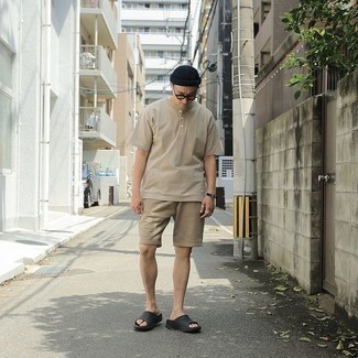 Как носить футболку на пуговицах с шортами мужчине