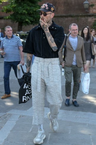 С чем носить брюки чинос с узором "в ёлочку"