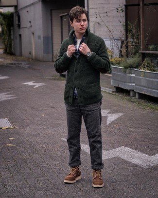 С чем носить шерстяные брюки с узором "в ёлочку" мужчине