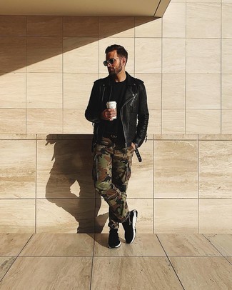 Как носить высокие кеды с косухой мужчине