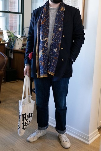 Как носить высокие кеды с двубортным пиджаком мужчине