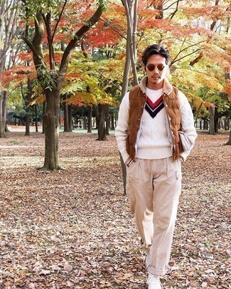 Как носить высокие кеды с курткой без рукавов мужчине