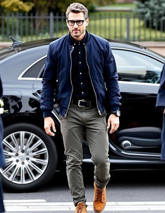 С чем носить высокие кеды мужчине в стиле кэжуал