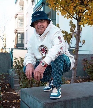 С чем носить высокие кеды за 60 лет мужчине