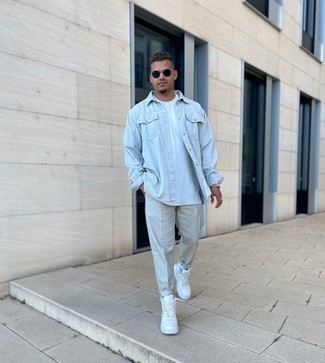 С чем носить высокие кеды мужчине в стиле кэжуал