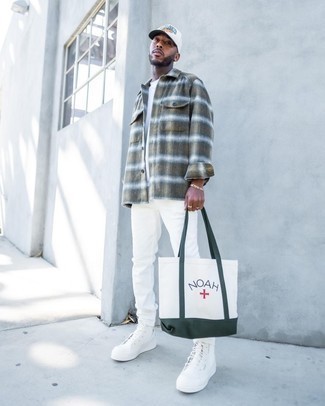 С чем носить высокие кеды мужчине в стиле кэжуал