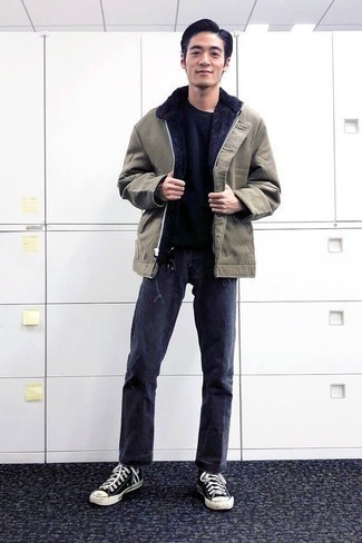 Как носить высокие кеды с курткой-рубашкой мужчине