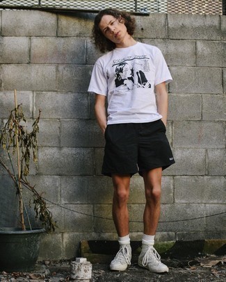 Как носить высокие кеды с шортами мужчине