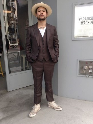 Как носить высокие кеды с костюмом