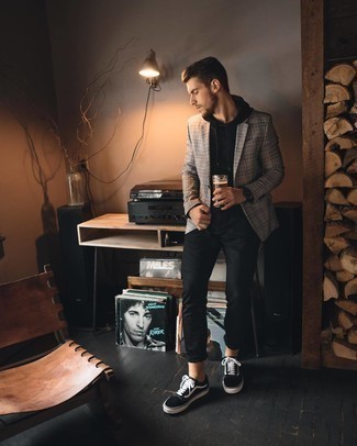 Как носить худи с пиджаком мужчине