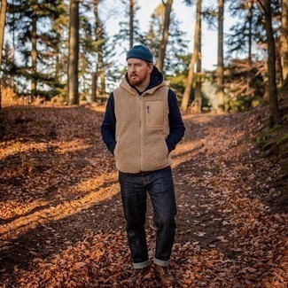 Как носить худи с повседневными ботинками мужчине