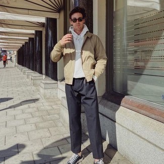 Как носить худи с классическими брюками мужчине