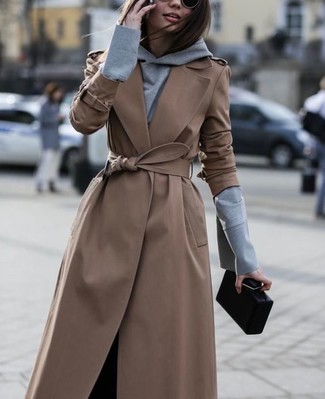 Как носить худи с джинсами женщине