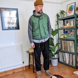 С чем носить худи за 40 лет мужчине