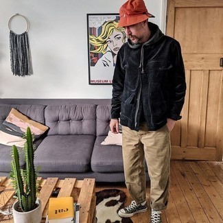 С чем носить худи за 40 лет мужчине