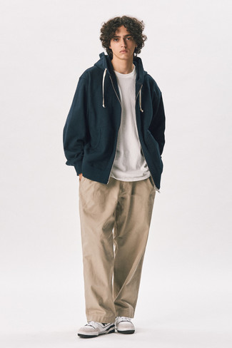 С чем носить худи в 20 лет мужчине