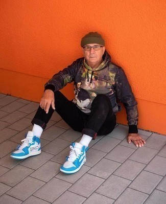 С чем носить худи за 60 лет мужчине