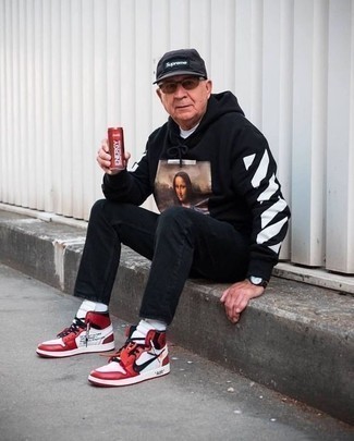 С чем носить худи за 60 лет мужчине