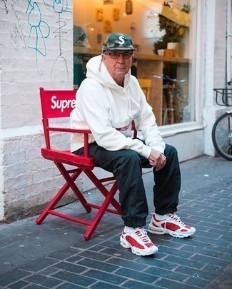 С чем носить худи за 60 лет мужчине