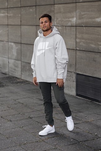 С чем носить худи в 20 лет мужчине