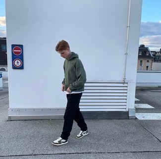 С чем носить худи в 20 лет мужчине