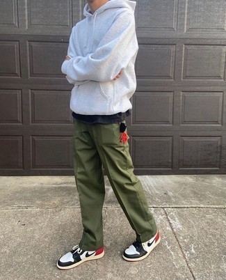 С чем носить худи в 20 лет мужчине