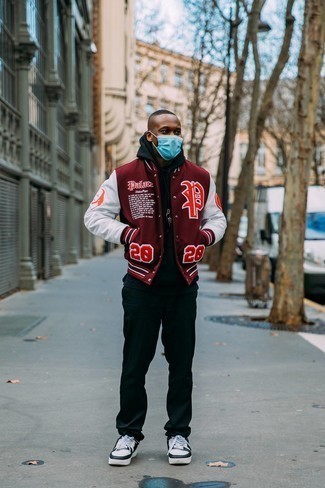 Как носить худи с университетской курткой мужчине