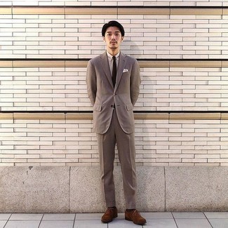 С чем носить нагрудный платок в горизонтальную полоску