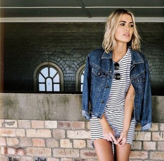 С чем носить платье-майку в горизонтальную полоску