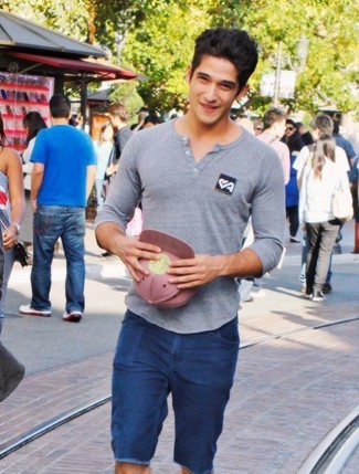 С чем носить ярко-розовую бейсболку мужчине