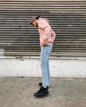 С чем носить ярко-розовую бейсболку мужчине