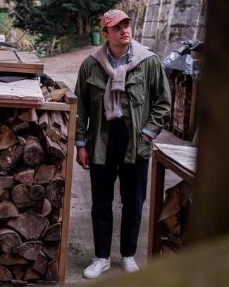 С чем носить ярко-розовую бейсболку мужчине