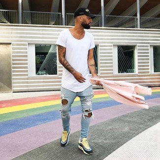 С чем носить ярко-розовую косуху мужчине