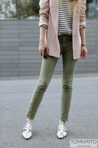 Какие туфли носить с ярко-розовым пиджаком