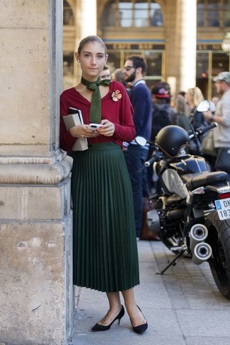 С чем носить ярко-розовую брошь