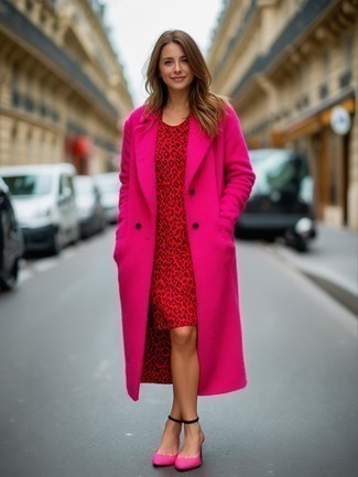 Какие туфли носить с ярко-розовым пальто