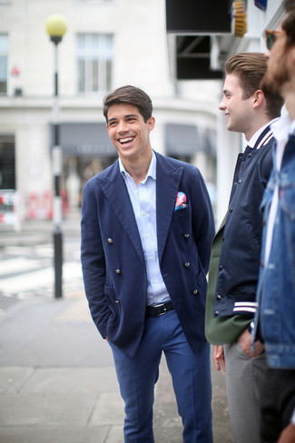 С чем носить ярко-розовый нагрудный платок с цветочным принтом