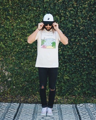 С чем носить ярко-розовые высокие кеды мужчине