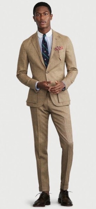 С чем носить ярко-розовый нагрудный платок