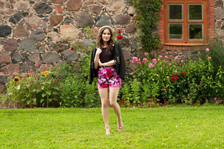 Какие пиджаки носить с ярко-розовыми шортами женщине