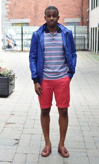 Какие футболки-поло носить с ярко-розовыми шортами мужчине