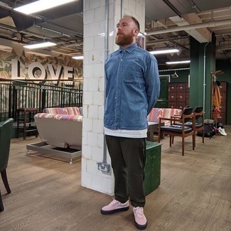 С чем носить ярко-розовые кеды мужчине