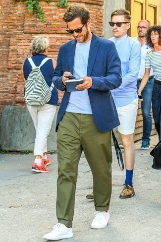 С чем носить ярко-розовые носки мужчине