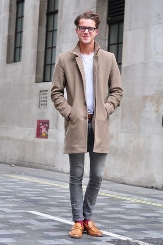 С чем носить ярко-розовые носки мужчине