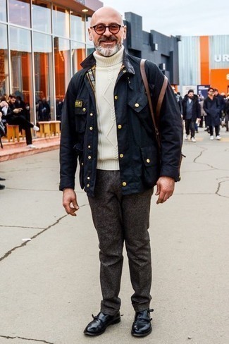 С чем носить ярко-розовые солнцезащитные очки мужчине