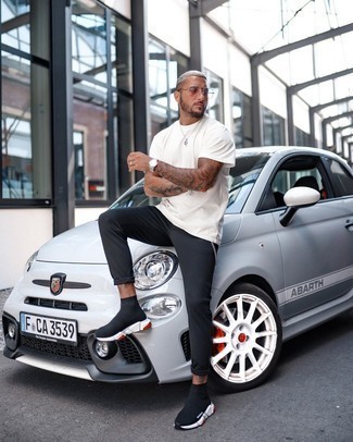 С чем носить ярко-розовые солнцезащитные очки мужчине