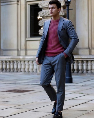 С чем носить ярко-розовый свитер мужчине