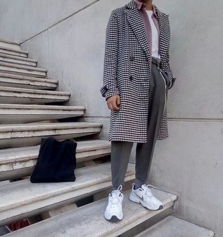 С чем носить пальто с узором "гусиные лапки" мужчине